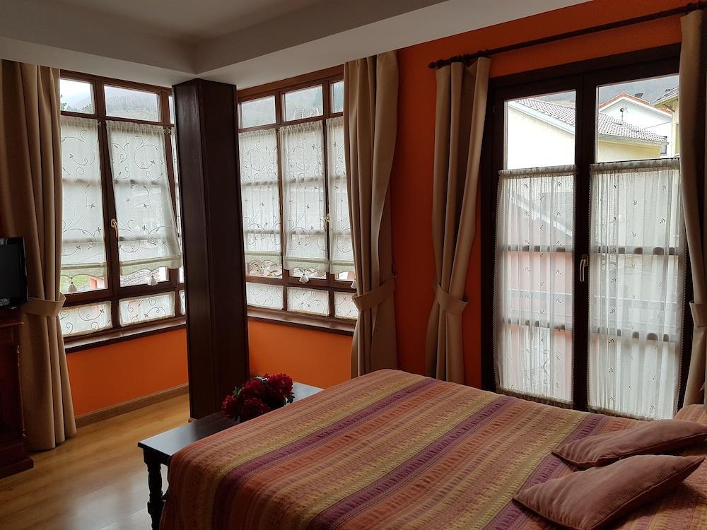Hotel Rural La Plaza Caso Ngoại thất bức ảnh