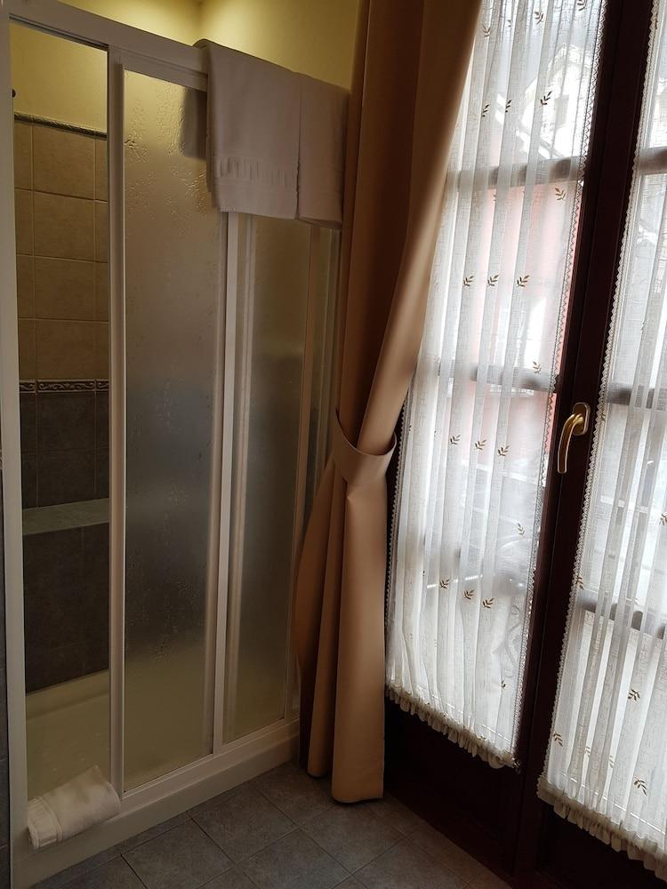 Hotel Rural La Plaza Caso Ngoại thất bức ảnh