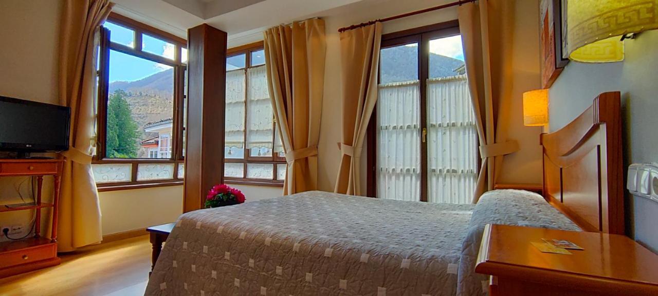 Hotel Rural La Plaza Caso Ngoại thất bức ảnh